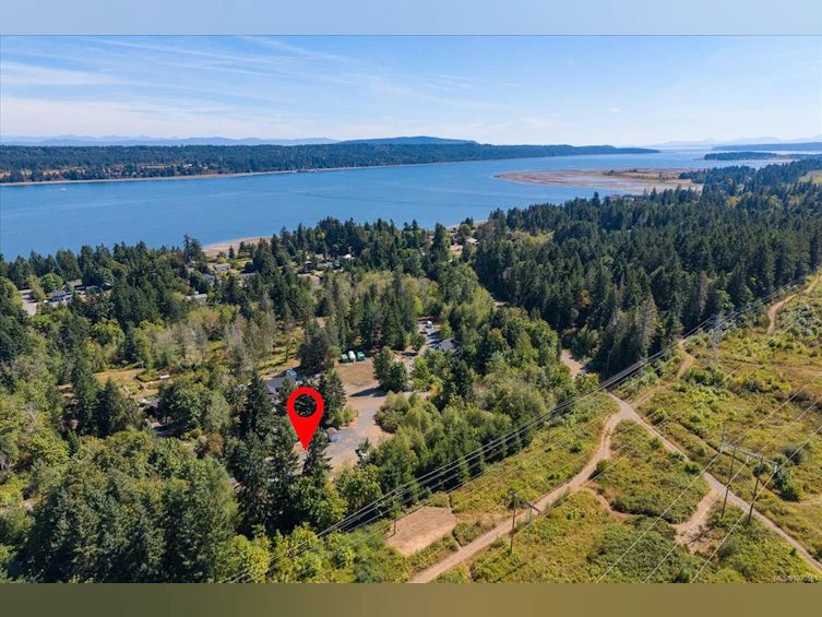 6593 Country Road, Union Bay, BC, V0W 1W0 - 33