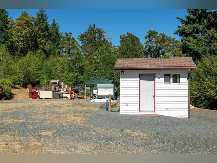 6593 Country Road, Union Bay, BC, V0W 1W0 - 4
