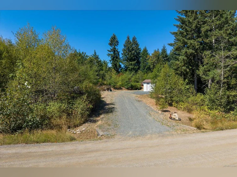 6593 Country Road, Union Bay, BC, V0W 1W0 - 3