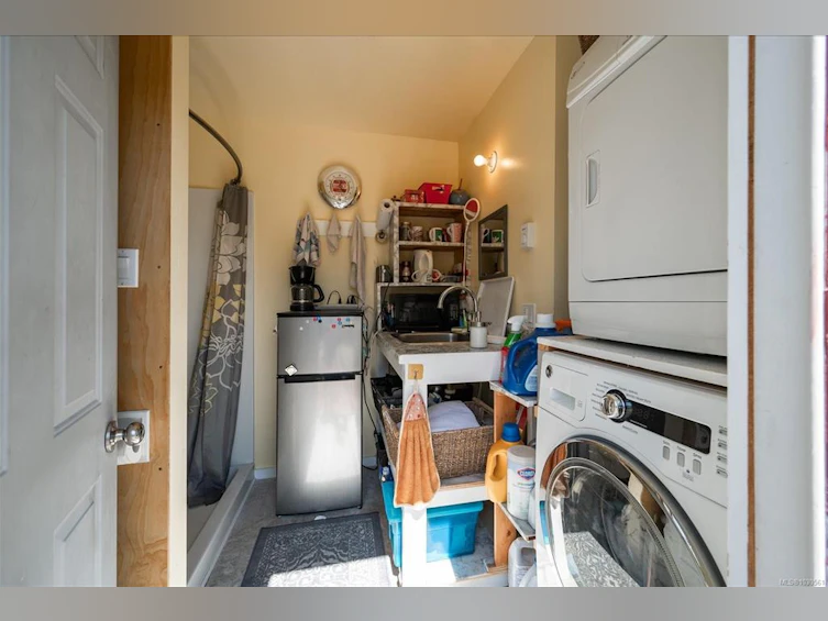 6593 Country Road, Union Bay, BC, V0W 1W0 - 23