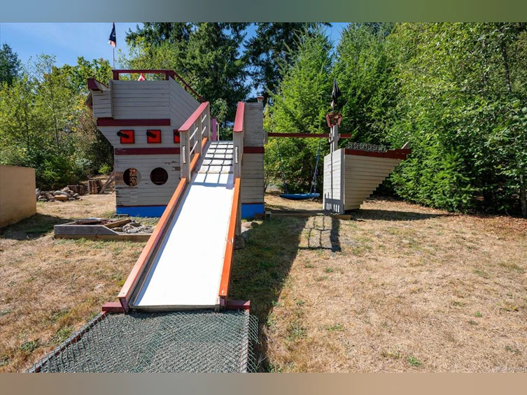 6593 Country Road, Union Bay, BC, V0W 1W0 - 5