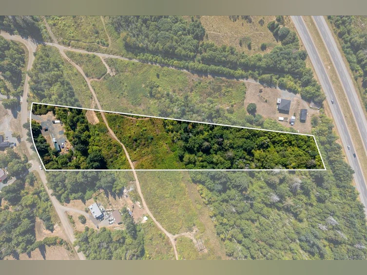 6593 Country Road, Union Bay, BC, V0W 1W0