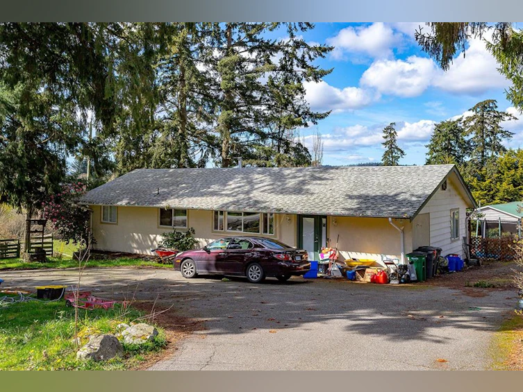 4040 Holland Avenue, Saanich, BC, V8Z 5K1 - 2
