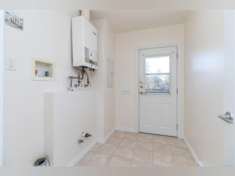 4040 Holland Avenue, Saanich, BC, V8Z 5K1 - 39