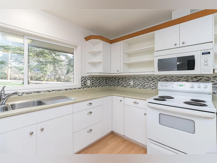 4040 Holland Avenue, Saanich, BC, V8Z 5K1 - 27