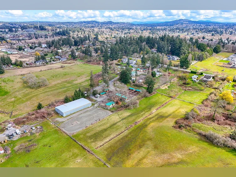 4040 Holland Avenue, Saanich, BC, V8Z 5K1 - 9