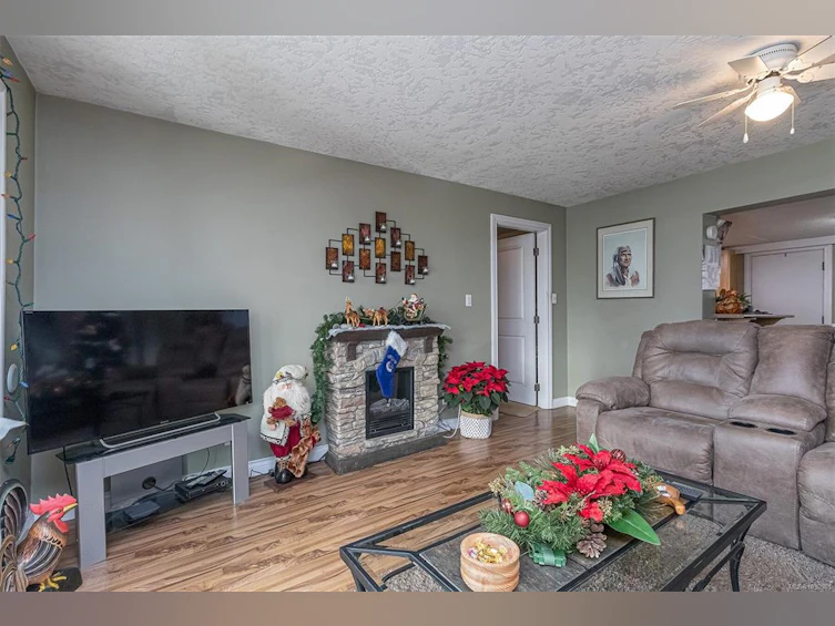 4040 Holland Avenue, Saanich, BC, V8Z 5K1 - 47