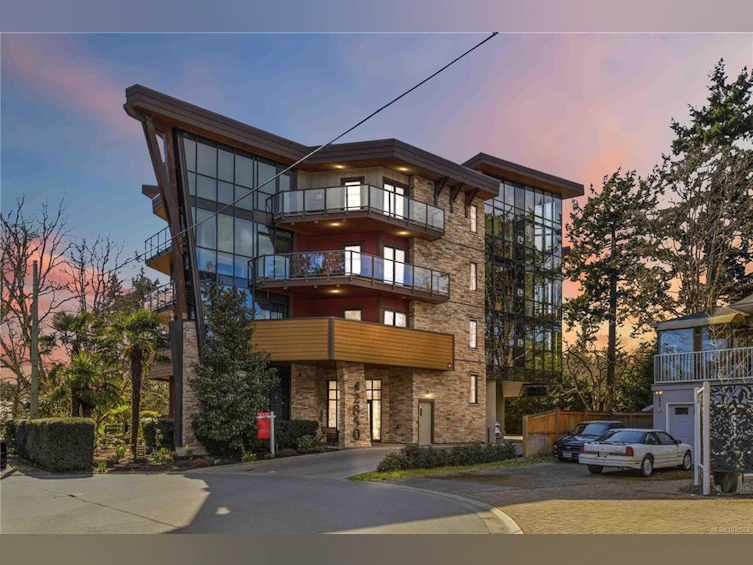 301-2850 Aldwynd Road, Langford, BC, V9B 3S7