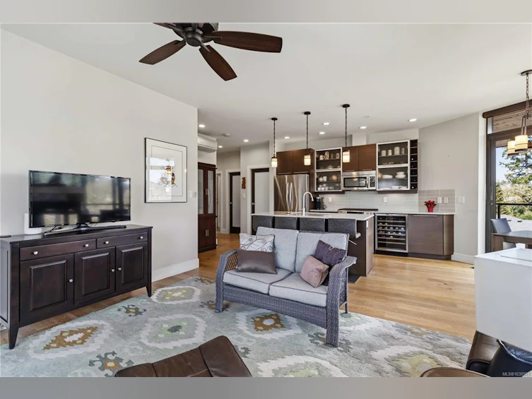 301-2850 Aldwynd Road, Langford, BC, V9B 3S7 - 12