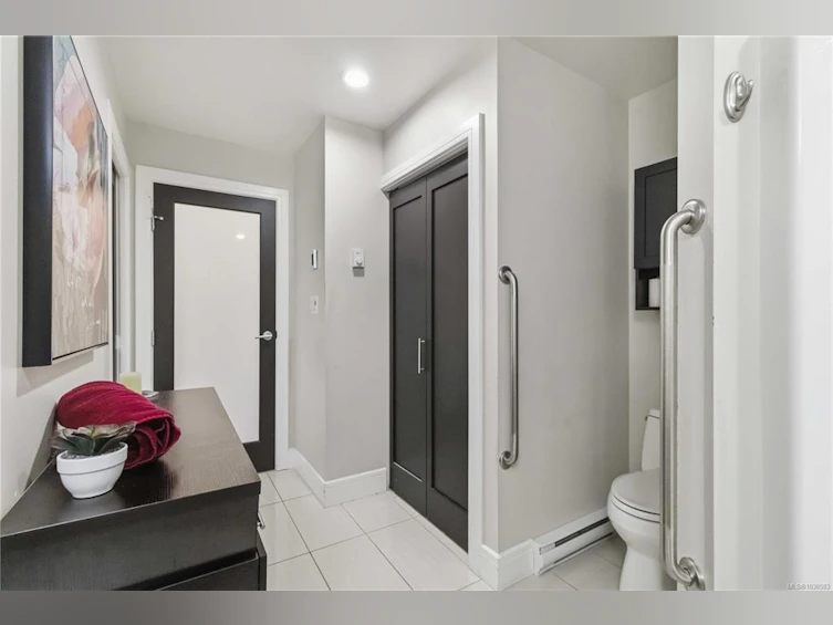 301-2850 Aldwynd Road, Langford, BC, V9B 3S7 - 34