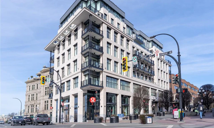 302-888 Government Street