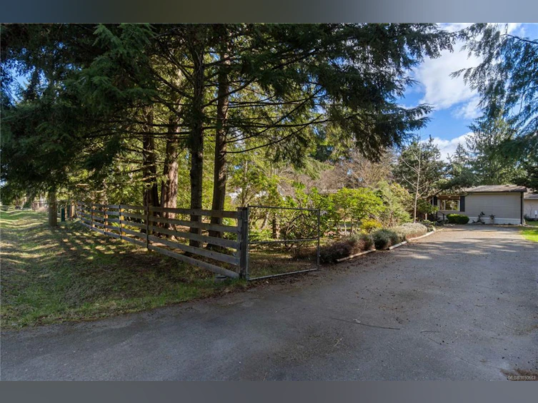 850 Carson Road, Hilliers, BC, V9K 1X8 - 20