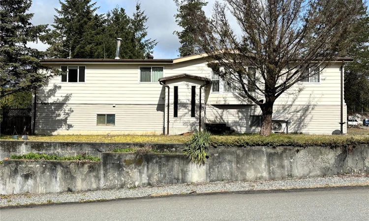 419 Golden Hinde Place