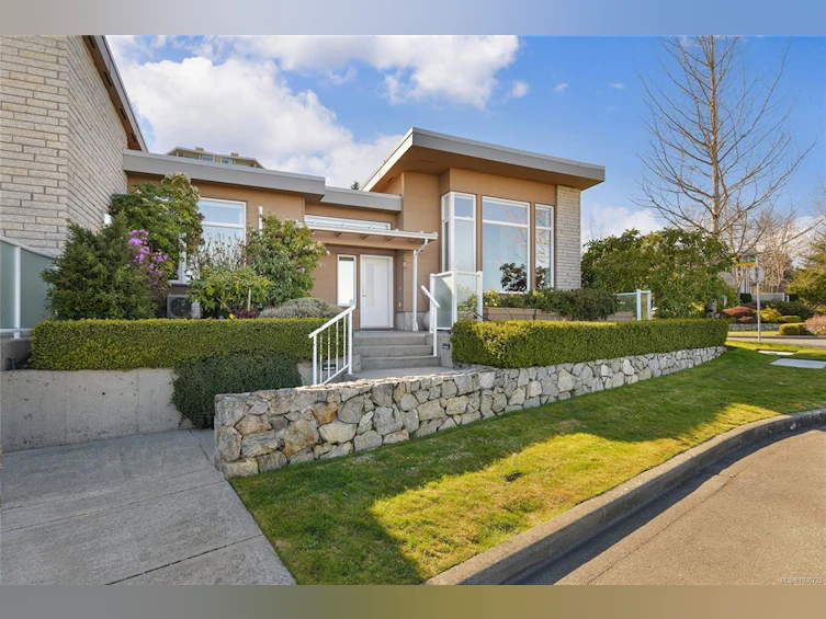 5392 Sayward Hill Crescent, Saanich, BC, V8Y 3H8 - 53
