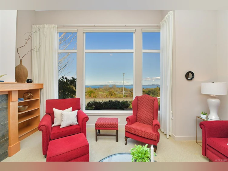 5392 Sayward Hill Crescent, Saanich, BC, V8Y 3H8 - 8