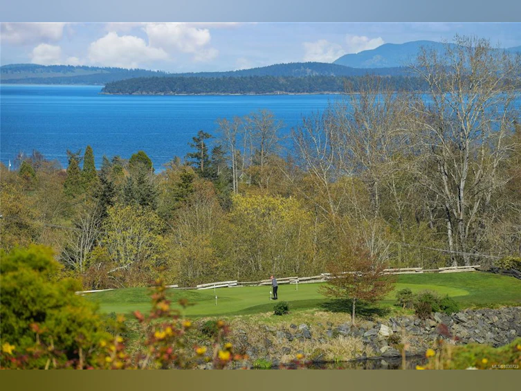5392 Sayward Hill Crescent, Saanich, BC, V8Y 3H8 - 61