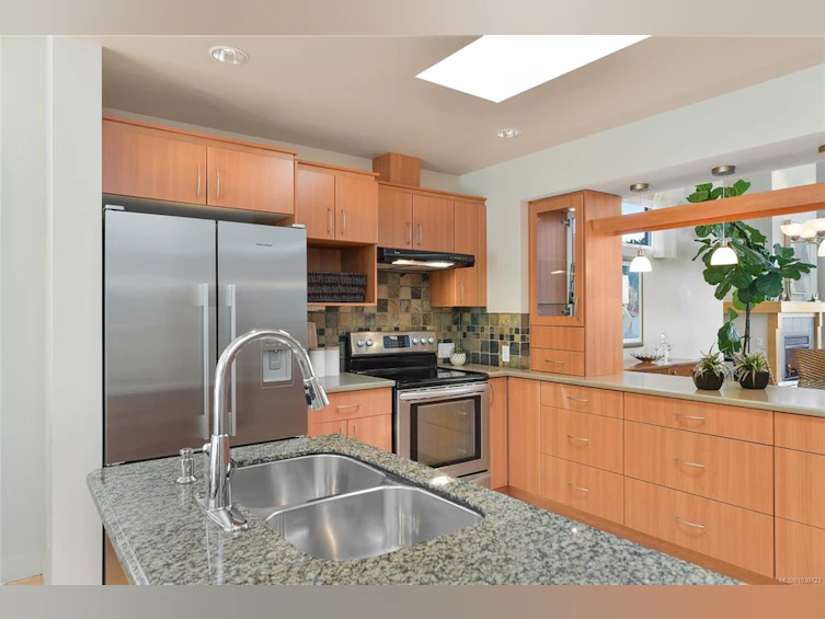 5392 Sayward Hill Crescent, Saanich, BC, V8Y 3H8 - 21