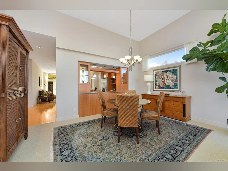 5392 Sayward Hill Crescent, Saanich, BC, V8Y 3H8 - 10