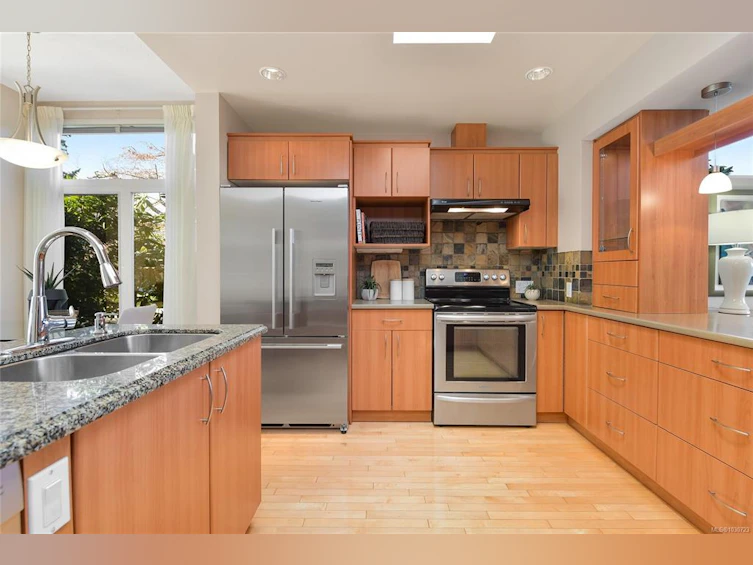 5392 Sayward Hill Crescent, Saanich, BC, V8Y 3H8 - 22