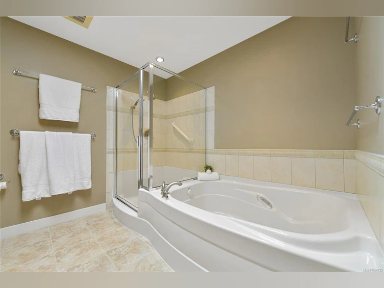 5392 Sayward Hill Crescent, Saanich, BC, V8Y 3H8 - 42