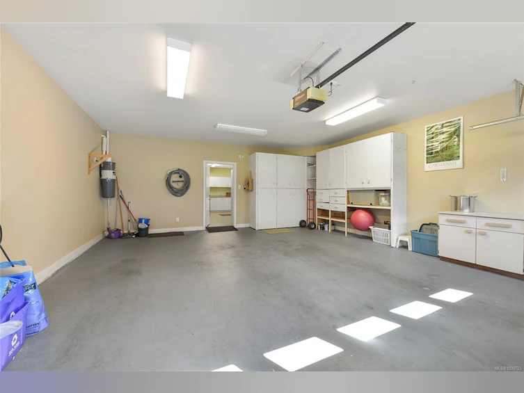 5392 Sayward Hill Crescent, Saanich, BC, V8Y 3H8 - 59