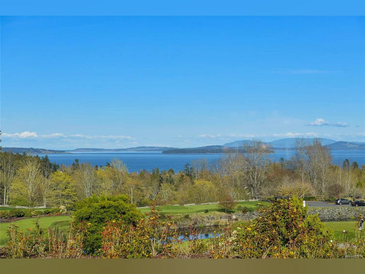 5392 Sayward Hill Crescent, Saanich, BC, V8Y 3H8 - 63
