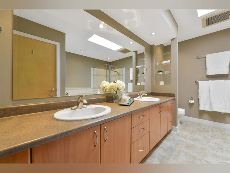 5392 Sayward Hill Crescent, Saanich, BC, V8Y 3H8 - 36