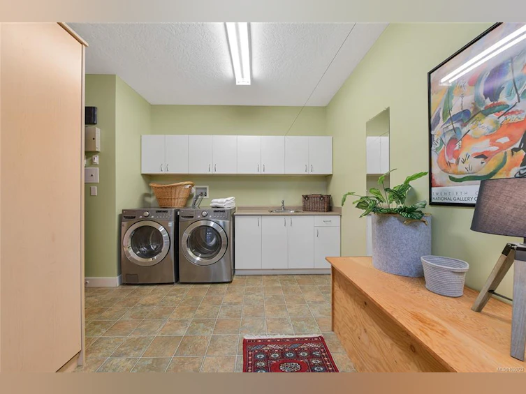 5392 Sayward Hill Crescent, Saanich, BC, V8Y 3H8 - 56