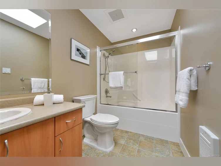 5392 Sayward Hill Crescent, Saanich, BC, V8Y 3H8 - 46