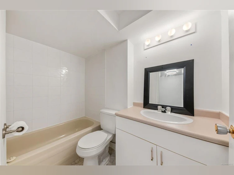 215 Suzanne Place, View Royal, BC, V9B 1P2 - 28