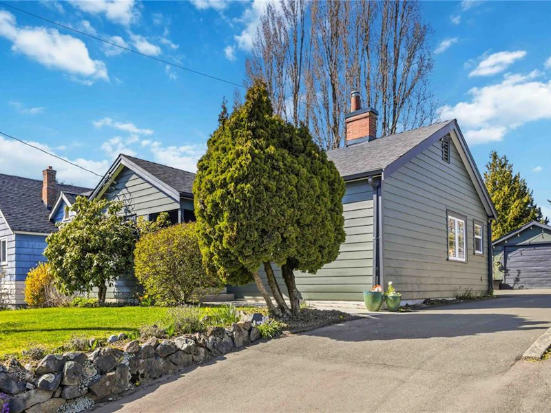 958 Tattersall Drive, Saanich BC V8X 2W9