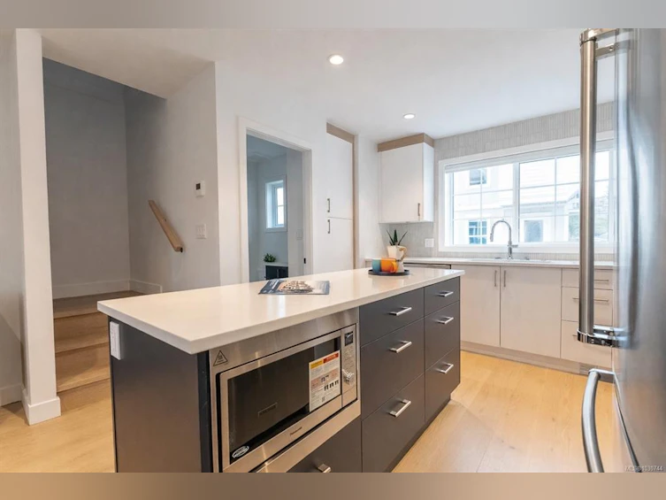 U8-3907 Cedar Hill Road, Saanich, BC, V8P 3Z8 - 12