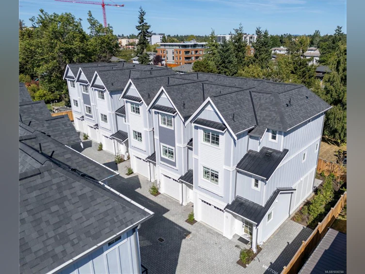 U8-3907 Cedar Hill Road, Saanich, BC, V8P 3Z8 - 34