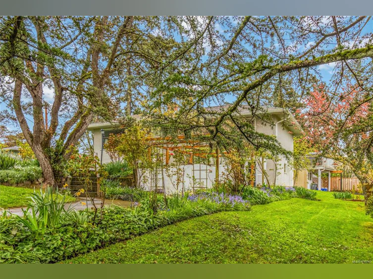 70 Kingham Place, View Royal, BC, V9B 1L8 - 2