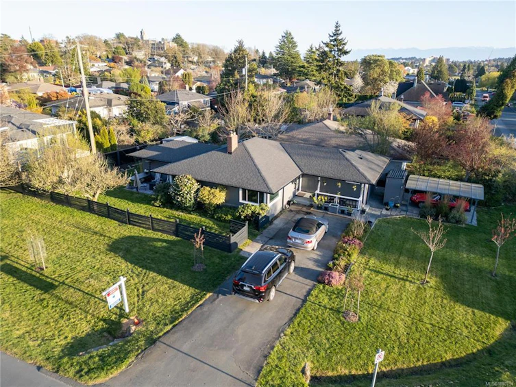 1709 Mcrae Avenue, Saanich, BC, V8P 1H9 - 37