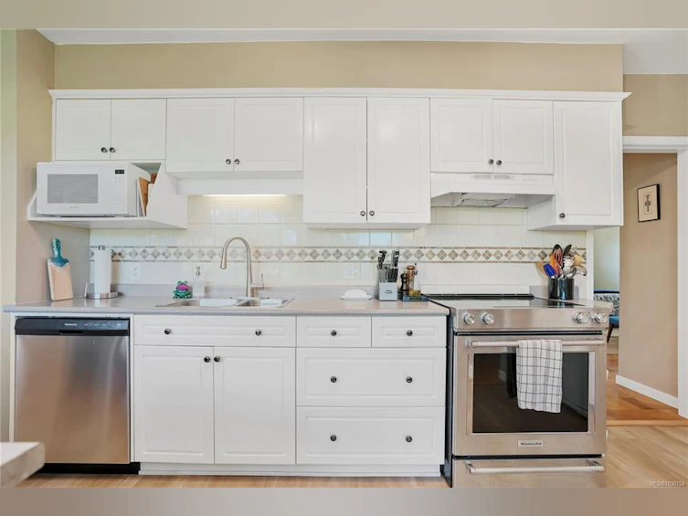 1709 Mcrae Avenue, Saanich, BC, V8P 1H9 - 10