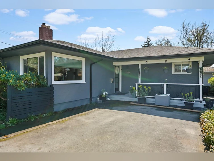 1709 Mcrae Avenue, Saanich, BC, V8P 1H9 - 3