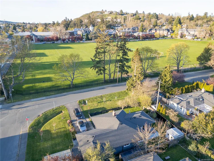 1709 Mcrae Avenue, Saanich, BC, V8P 1H9 - 36
