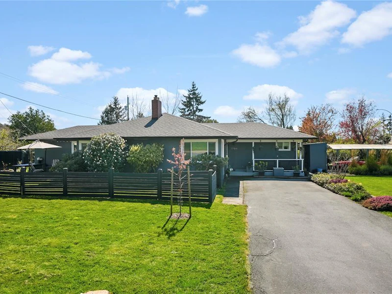 1709 Mcrae Avenue, Saanich BC V8P 1H9
