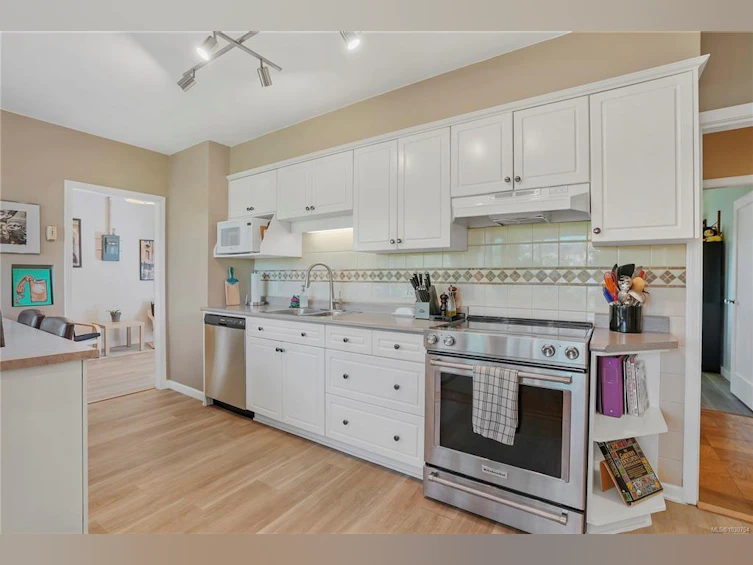 1709 Mcrae Avenue, Saanich, BC, V8P 1H9 - 8