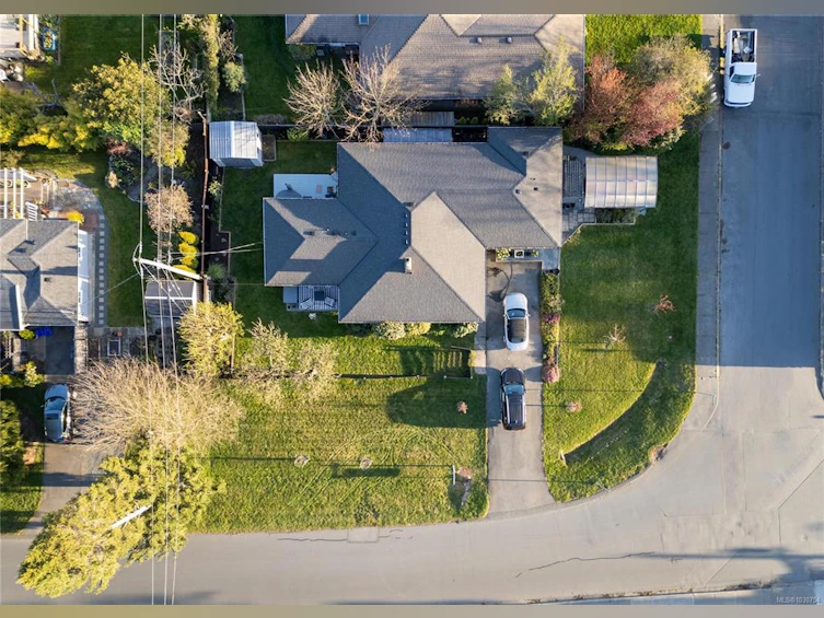 1709 Mcrae Avenue, Saanich, BC, V8P 1H9 - 33