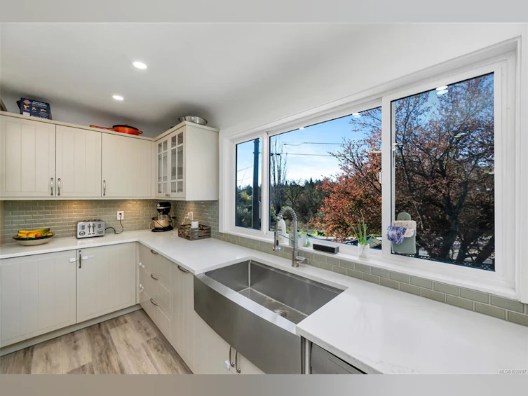 3111 Esson Road, Saanich, BC, V8Z 4P5 - 9