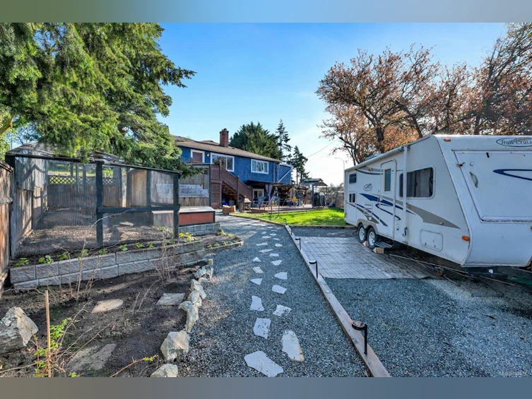 3111 Esson Road, Saanich, BC, V8Z 4P5 - 43