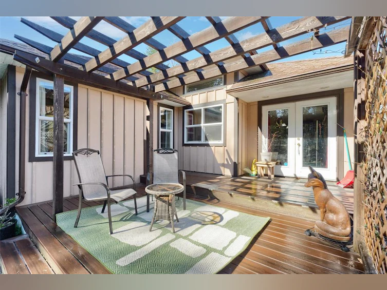 6727 Wall Street, Honeymoon Bay, BC, V0R 1Y0 - 7