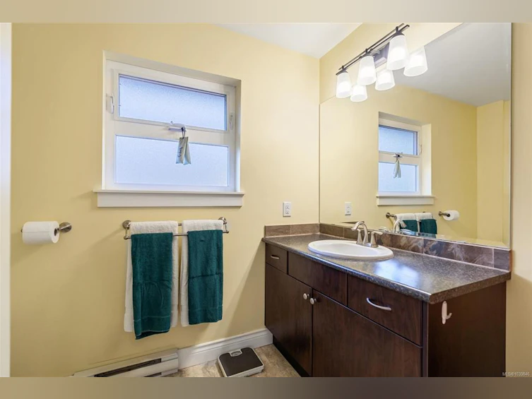6727 Wall Street, Honeymoon Bay, BC, V0R 1Y0 - 25