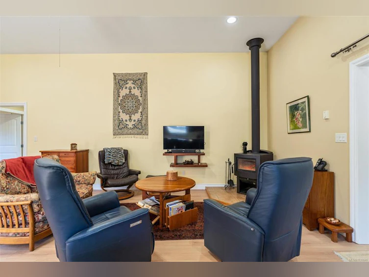 6727 Wall Street, Honeymoon Bay, BC, V0R 1Y0 - 12