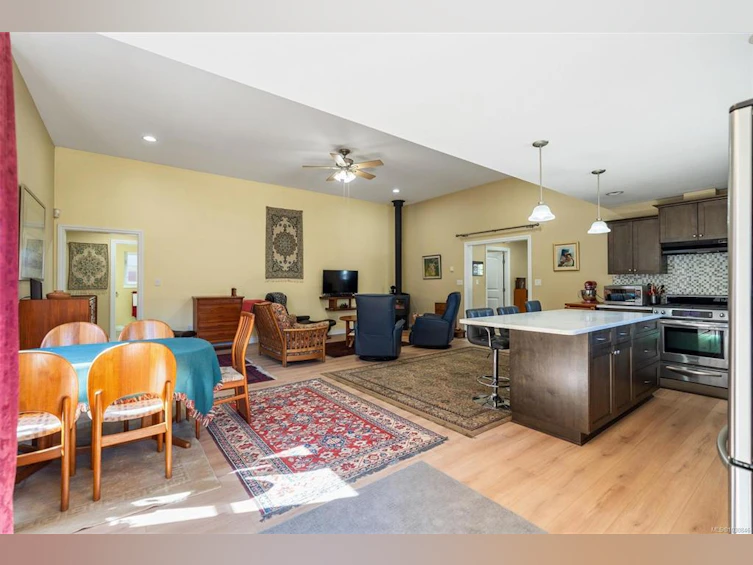 6727 Wall Street, Honeymoon Bay, BC, V0R 1Y0 - 11