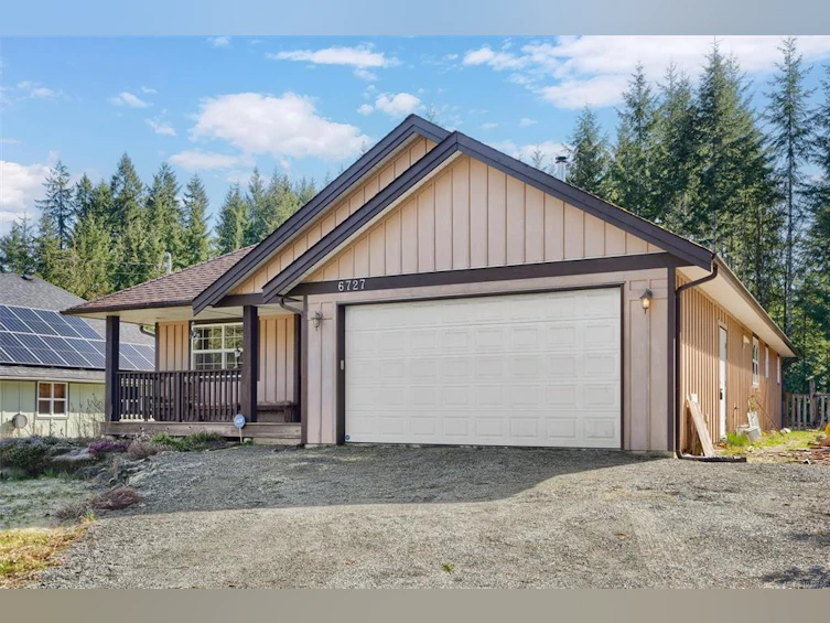 6727 Wall Street, Honeymoon Bay, BC, V0R 1Y0