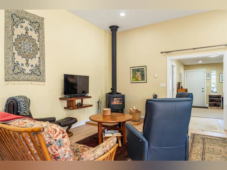 6727 Wall Street, Honeymoon Bay, BC, V0R 1Y0 - 10