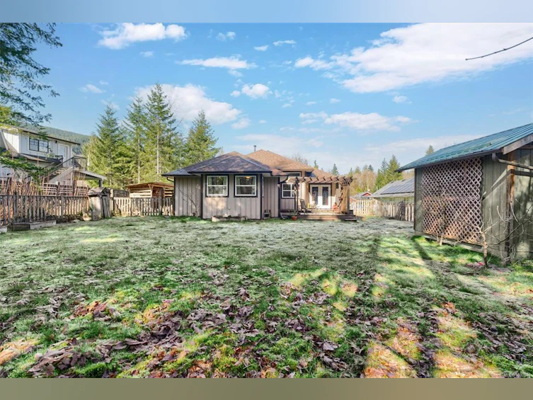 6727 Wall Street, Honeymoon Bay, BC, V0R 1Y0 - 5